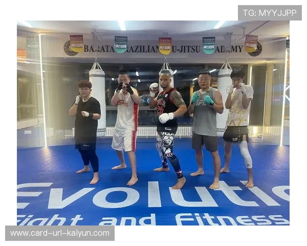 足球明星学跳TikTok舞：从绿茵场到舞动快门的精彩转变