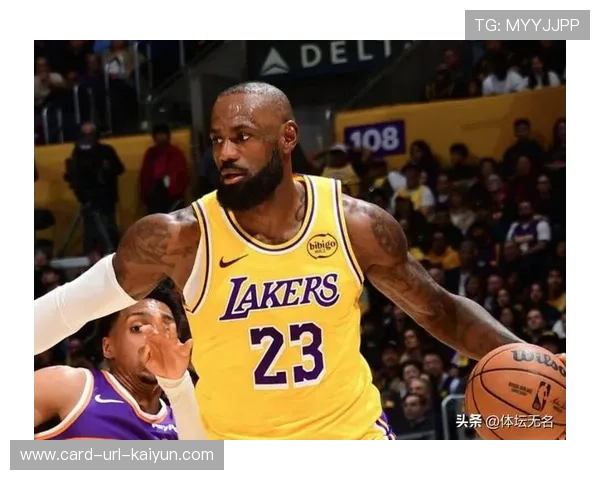 詹姆斯快速突破划破防线,湖人掌控时机