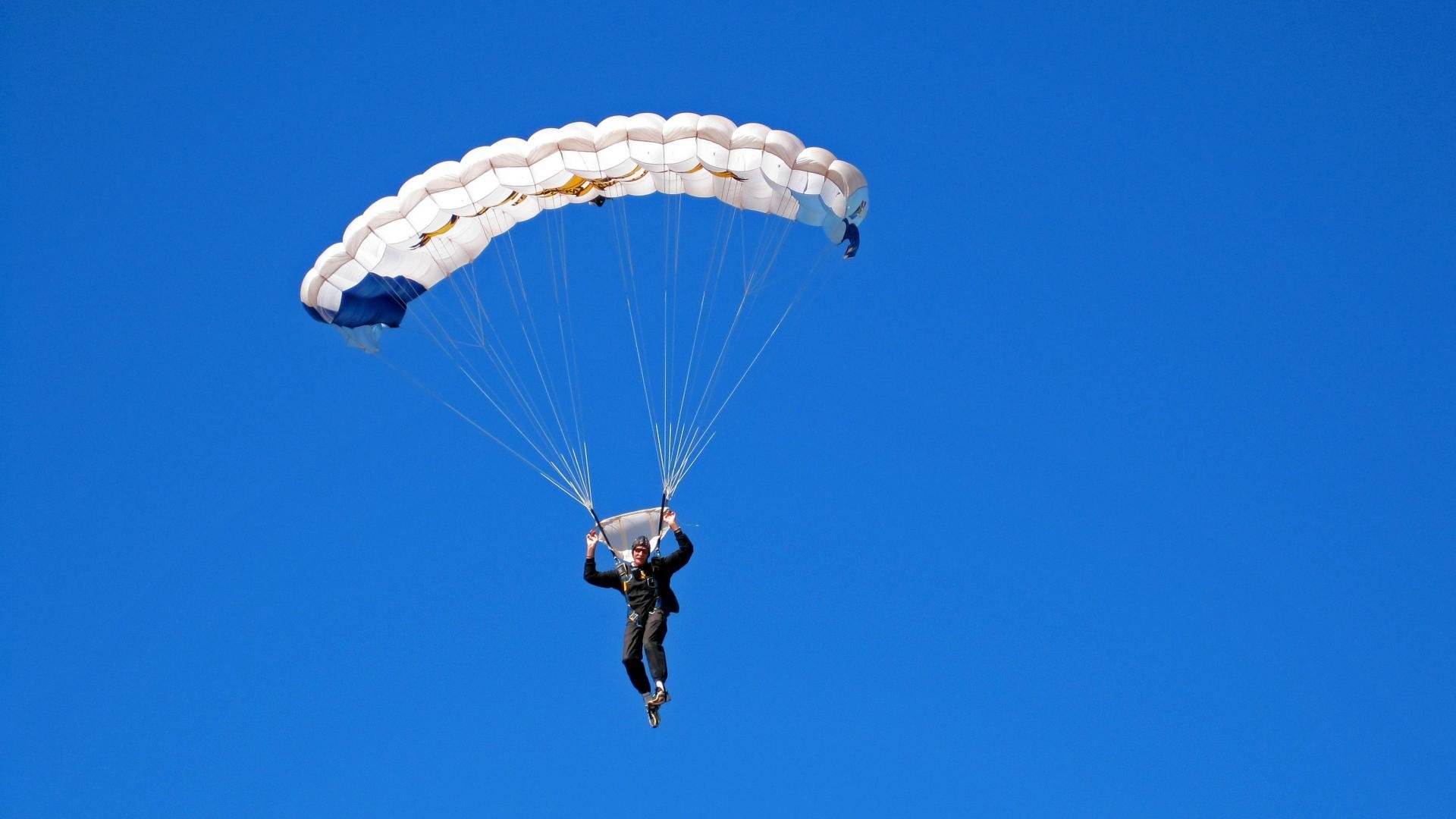 线上线下“接力拍手俯卧撑”挑战 从一城传到另一城